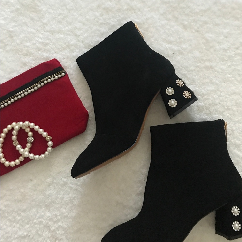 ♥️Nanette Lenore's Rose Booties
